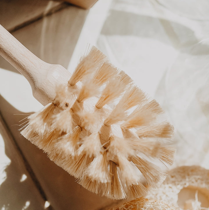 Handcrafted of beechwood and horse hair in Germany